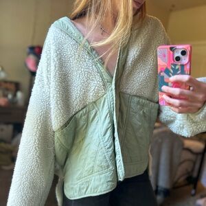 Sherpa jacket with sage green accents, Size L